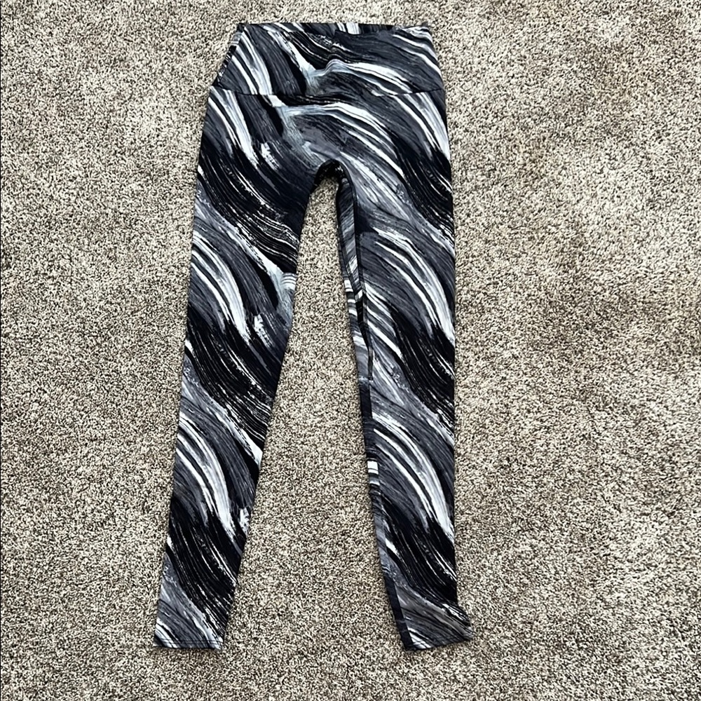 K-DEER Monochrome Patterned Leggings